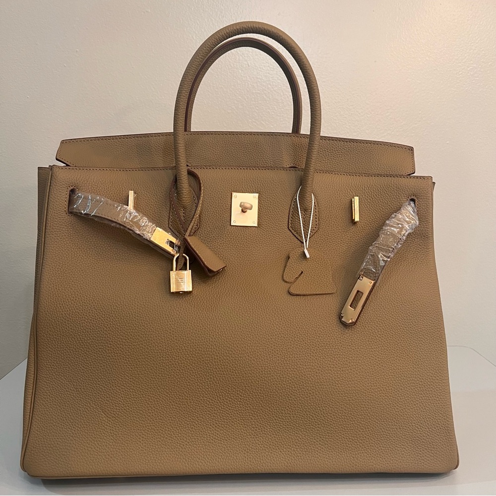 40cm Classic Leather Handbag with Gold Details - Picture 5 of 7